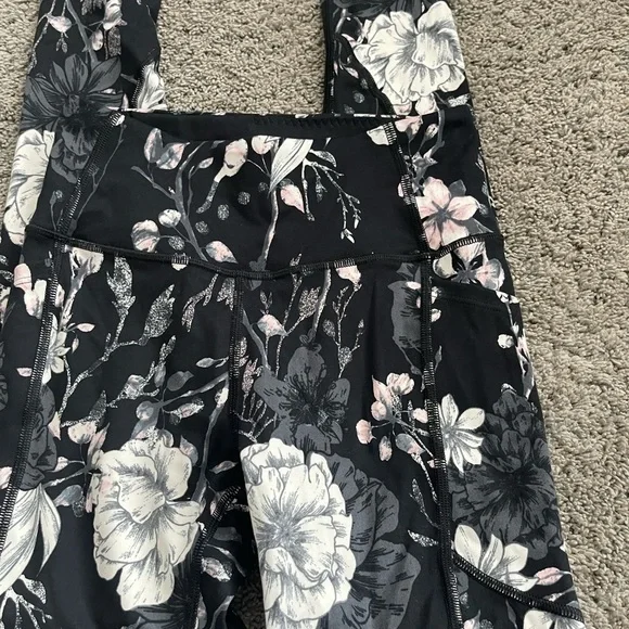 Victoria Secret | NWOT Floral Leggings Size 2 - Picture 2 of 8